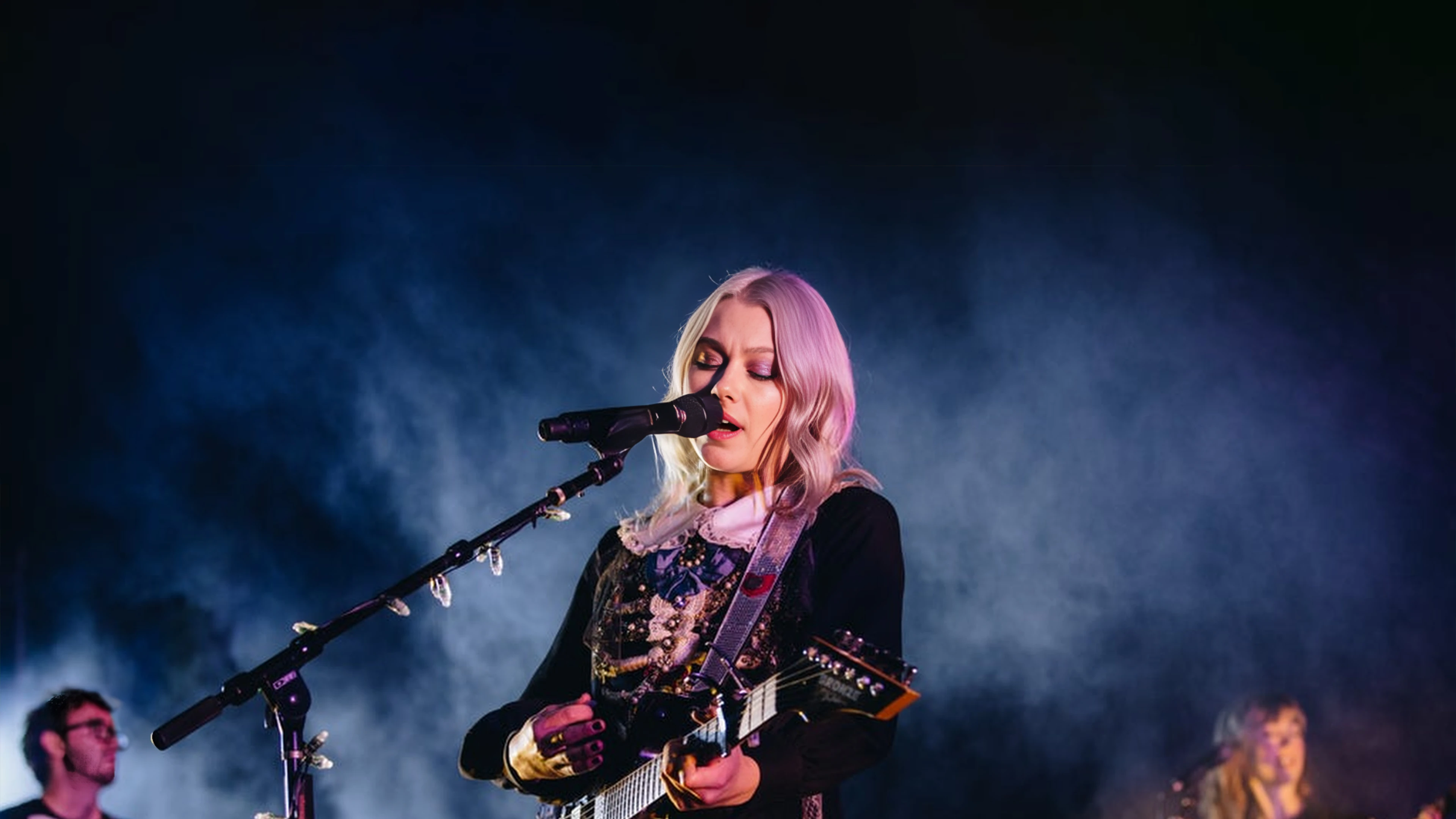 alone at phoebe bridgers a night of emotional concert ordeals featured